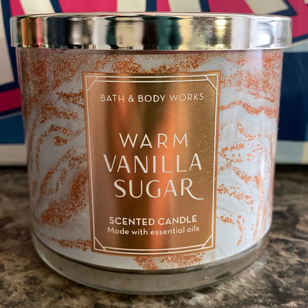 Bath & body Works Warn Vanilla Sugar 3- wick candles